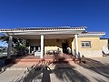 Maravillosa Villa con Piscina y Vistas a la Montaña en Petrer in Pinoso Villas