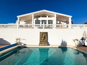 Gezellige villa met zwembad en panoramisch uitzicht op de bergen in Peterer