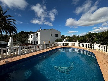 Preciosa casa de campo de 7 dormitorios y 3 baños con piscina privada en Sax