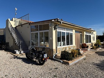 Villa con piscina en Caudete