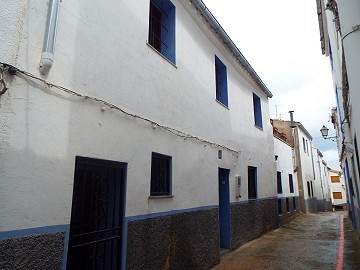 Preciosa casa adosada de 3 dormitorios y 2 baños.