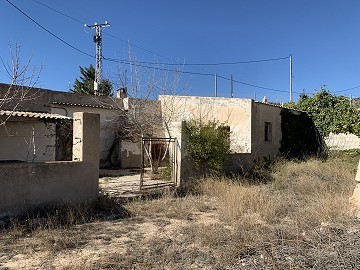 Cave house to restore with Pool close to town