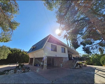 Belle maison de 4 chambres et 2 salles de bains Maison/Chalet à Urb Loma Bada