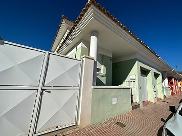 Belle maison de ville de 4 chambres et 2 salles de bains à Salinas