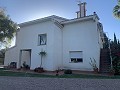 Superbe villa de 5 chambres et 3 salles de bains avec piscine et court de tennis. in Pinoso Villas