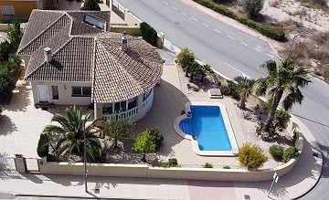 Villa met 5 slaapkamers en 2 badkamers met zwembad