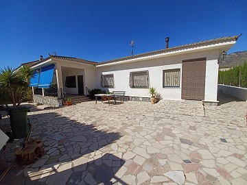 Chalet en Salinas pueblo en parcela urbana de 582m2