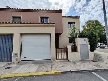 Maison de ville avec jardin et garage à Pinoso