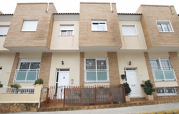 Preciosa casa adosada de 3 dormitorios en Los Montesinos