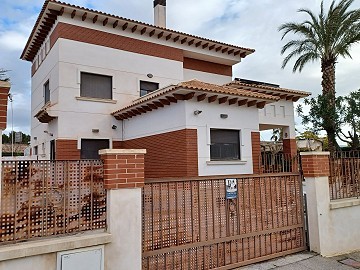 Villa in Monovar mit riesigem Unterbau