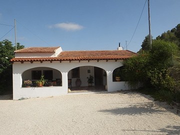 Villa de 4 chambres et 2 salles de bain avec piscine