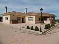 Spectaculaire villa de 3 chambres et 2 salles de bain avec piscine in Pinoso Villas