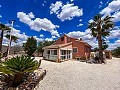 Magnifica villa con piscina en Hondon De Los Frailes in Pinoso Villas