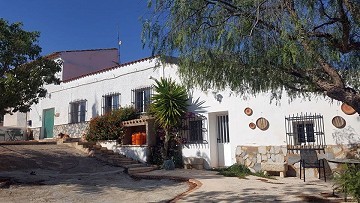 Casa De Campo De 4/5 Dormitorios Que Incluye Un Apartamento De Invitados Separado Y Piscina