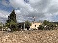 Landhuis met 4 slaapkamers, garage en zwembad in Pinoso Villas