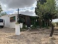 Landhuis met 4 slaapkamers, garage en zwembad in Pinoso Villas