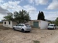 Landhuis met 4 slaapkamers, garage en zwembad in Pinoso Villas