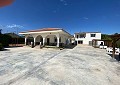 Villa de lujo de 3 dormitorios en Elda con hermosa casa de huéspedes de 3 dormitorios y 3 baños in Pinoso Villas