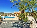 Schöne Villa mit 3 Schlafzimmern und 2 Bädern in La Zarza in Pinoso Villas