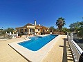 Schöne Villa mit 3 Schlafzimmern und 2 Bädern in La Zarza in Pinoso Villas