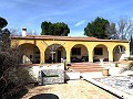 Villa avec 3 chambres, grande piscine et à pied de la ville in Pinoso Villas