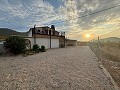 Belle maison de campagne de 3 chambres in Pinoso Villas