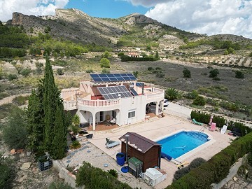 Casa de 3 habitaciones con energía solar de 15kw con amplias habitaciones.