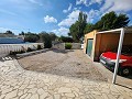 Casa de 4 dormitorios y 1 baño con piscina de balsa y parcela de tamaño razonable in Pinoso Villas