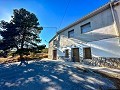 Riesiges Haus auf dem Land mit Grundstücken in Pinoso in Pinoso Villas