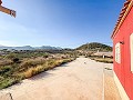 Charmante Villa de 4 Chambres avec de Superbes Vues Panoramiques in Pinoso Villas